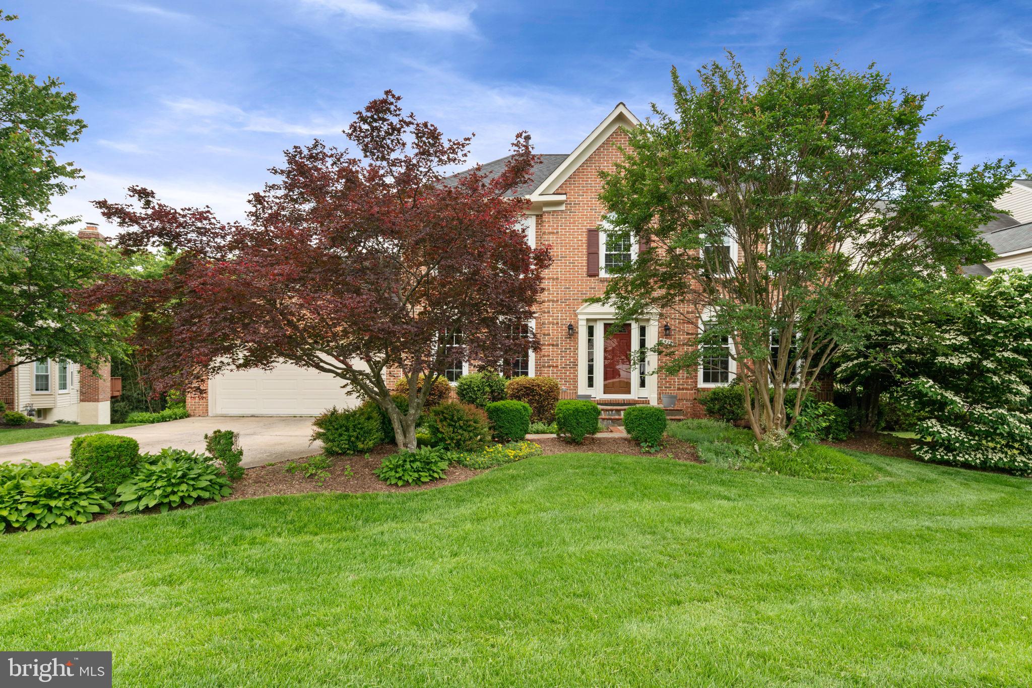 8527 Silverview Drive Lorton, VA 22079 - Photo 2 of 63 a view of a big yard with plants and large trees