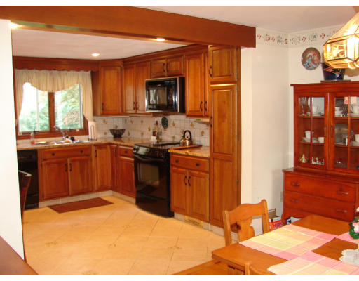 7 Winslow Road Reading, MA 01867 - Photo 11 of 27 Gallery Image 11