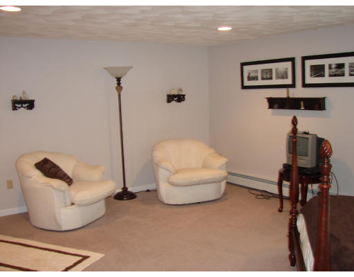 7 Winslow Road Reading, MA 01867 - Photo 16 of 27 Gallery Image 16