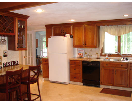 7 Winslow Road Reading, MA 01867 - Photo 8 of 27 Gallery Image 8
