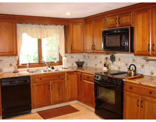 7 Winslow Road Reading, MA 01867 - Photo 9 of 27 Gallery Image 9