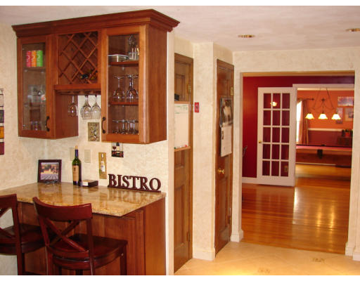 7 Winslow Road Reading, MA 01867 - Photo 10 of 27 Gallery Image 10