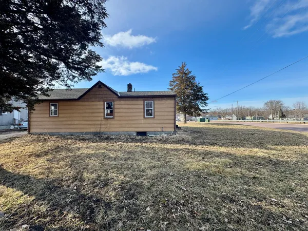 $40,000 | 704 East Walnut Street, Redwood Falls, MN 56283
