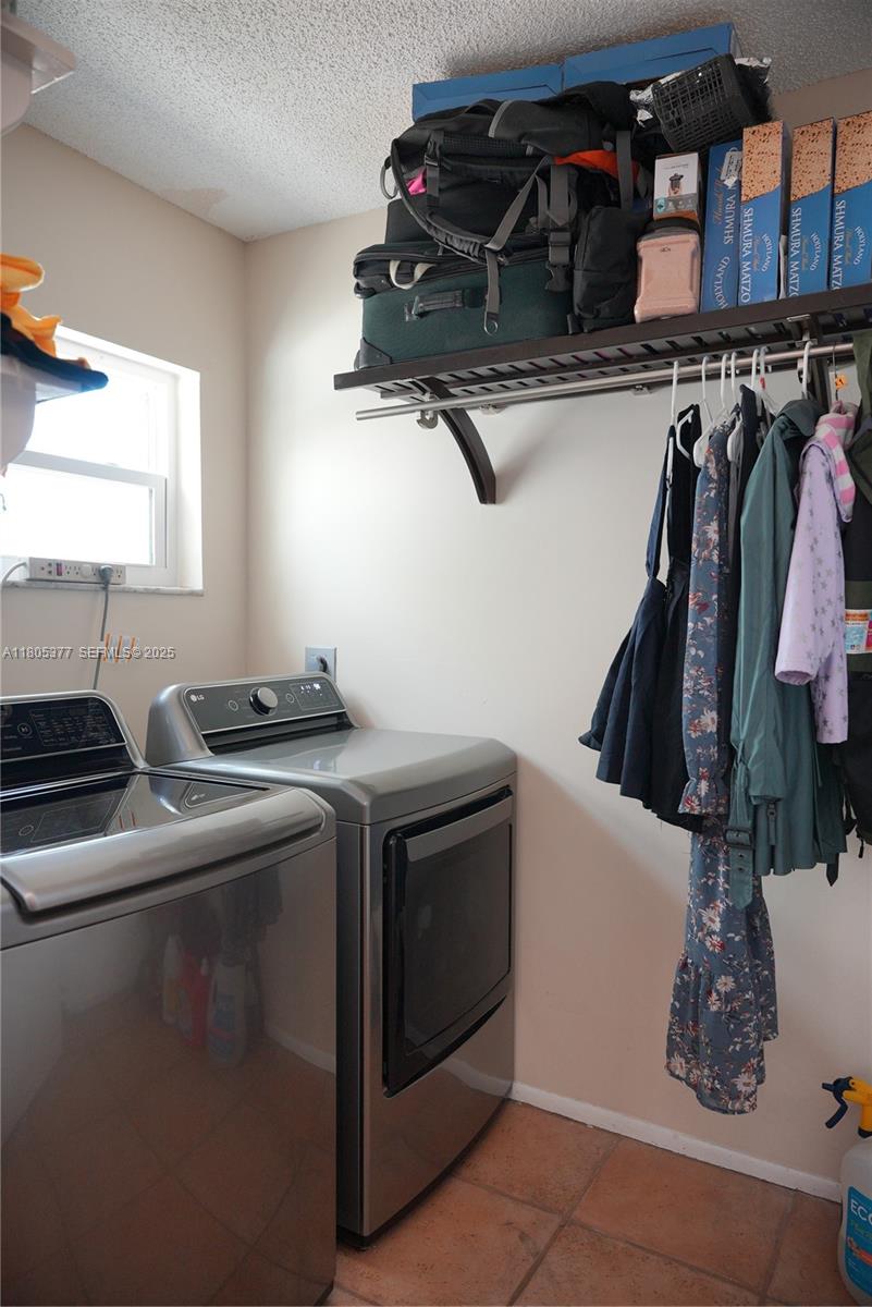 19663 Hampton Drive Boca Raton, FL 33434 - Photo 28 of 33 a utility room with dryer and washer