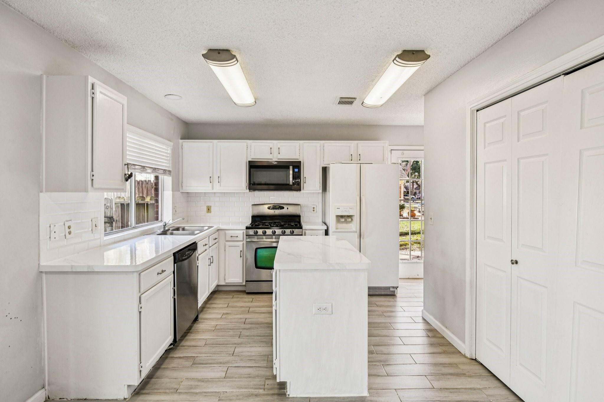 10234 Tablerock Drive Houston, TX 77064 - Photo 3 of 42