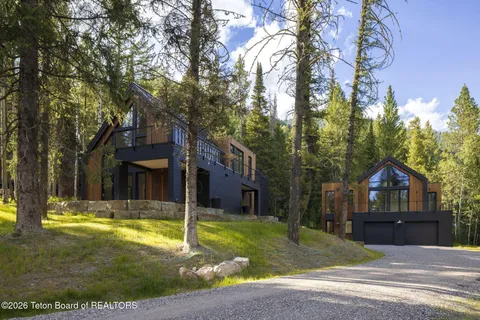 $6,725,000 | 6635 Highway 22, Wilson, WY 83014