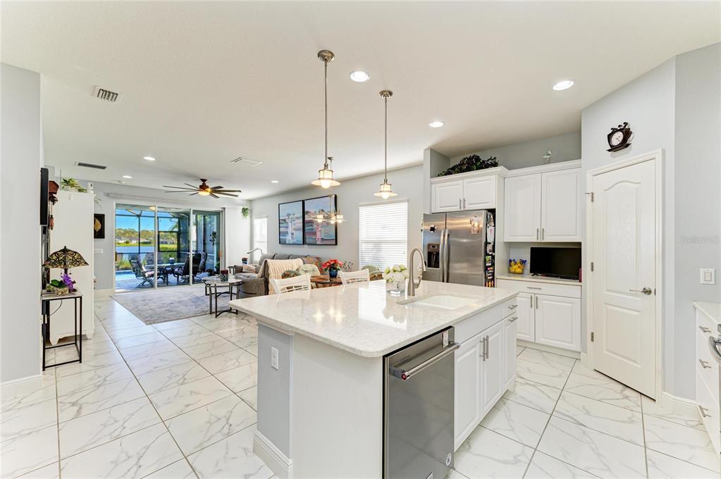 7735 Ridgelake Circle Bradenton, FL 34203 - Photo 13 of 67