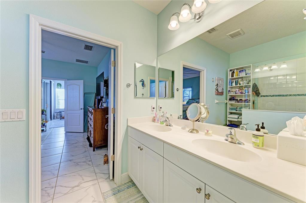 7735 Ridgelake Circle Bradenton, FL 34203 - Photo 21 of 67