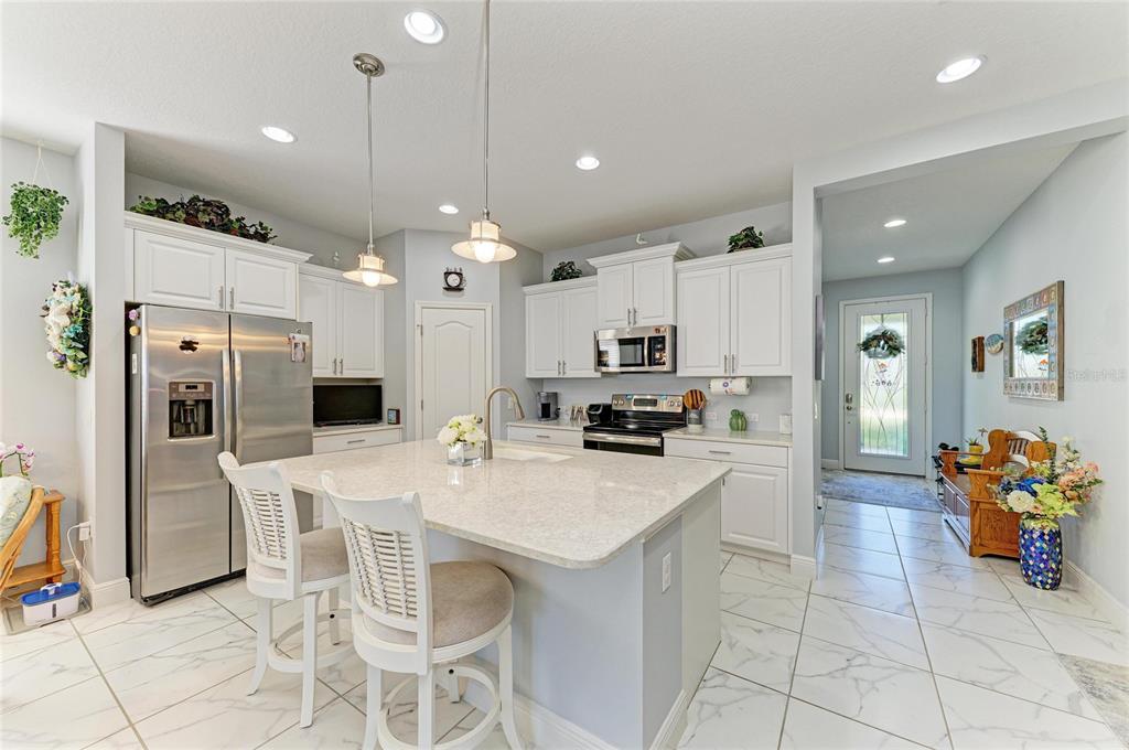 7735 Ridgelake Circle Bradenton, FL 34203 - Photo 4 of 67