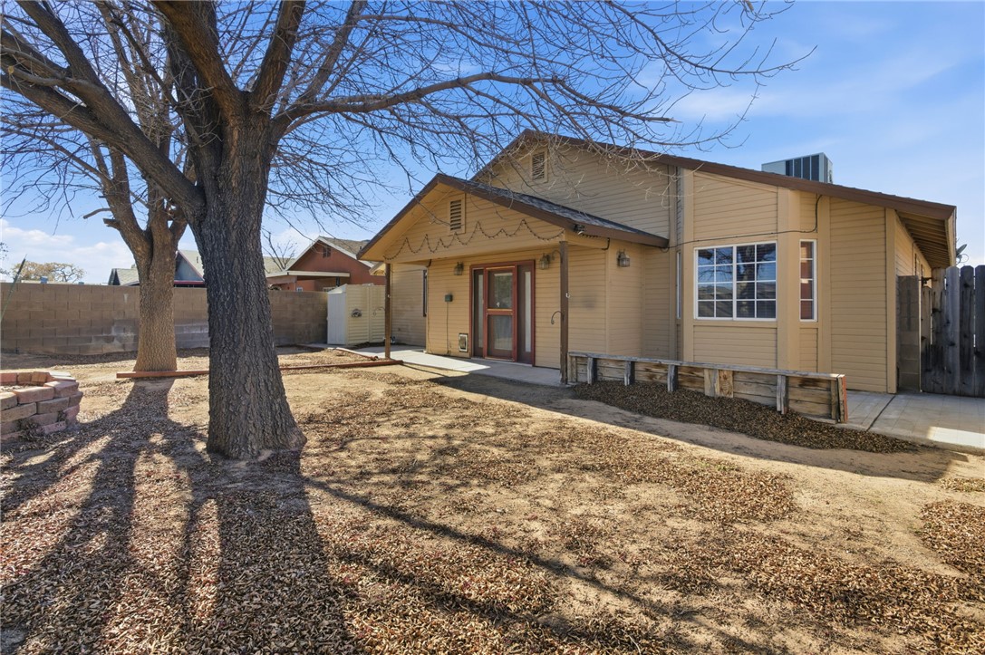 3740 North Kenneth Road Kingman, AZ 86409 - Photo 26 of 26 View of front of property with a fenced backyard
