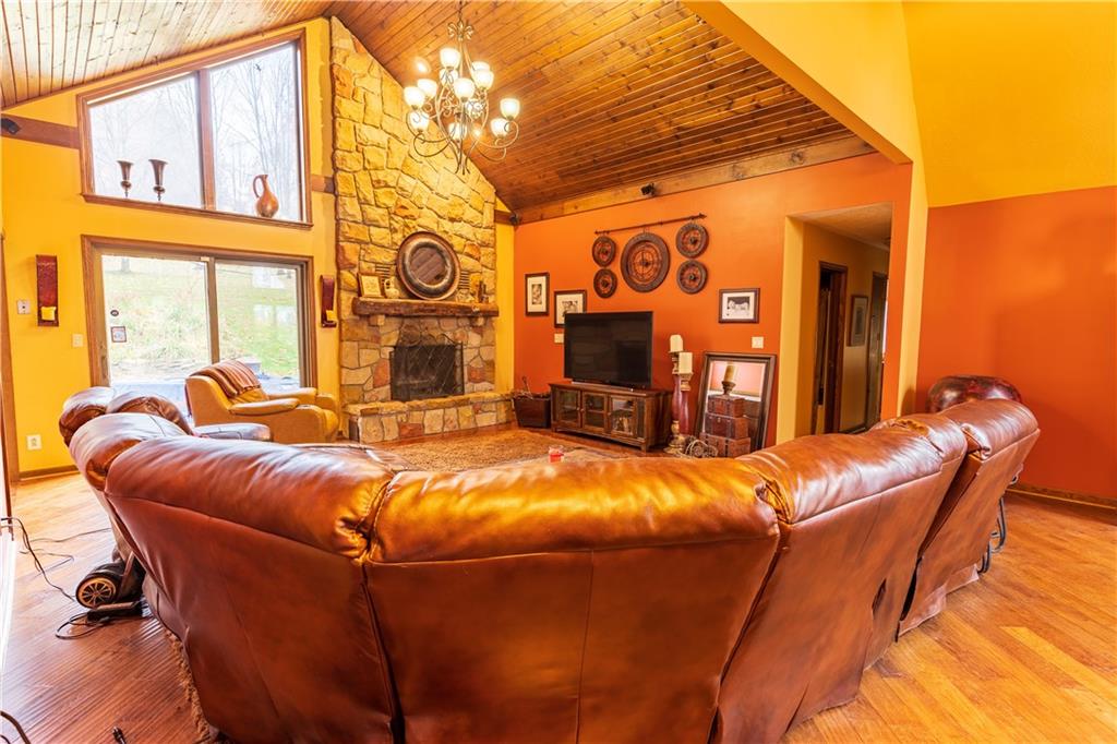 817 East Lake Road Transfer, PA 16154 - Photo 5 of 22 Gallery Image 5
