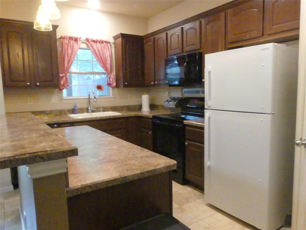 332 Emma Call Court Sunset, TX 76270 - Photo 10 of 31