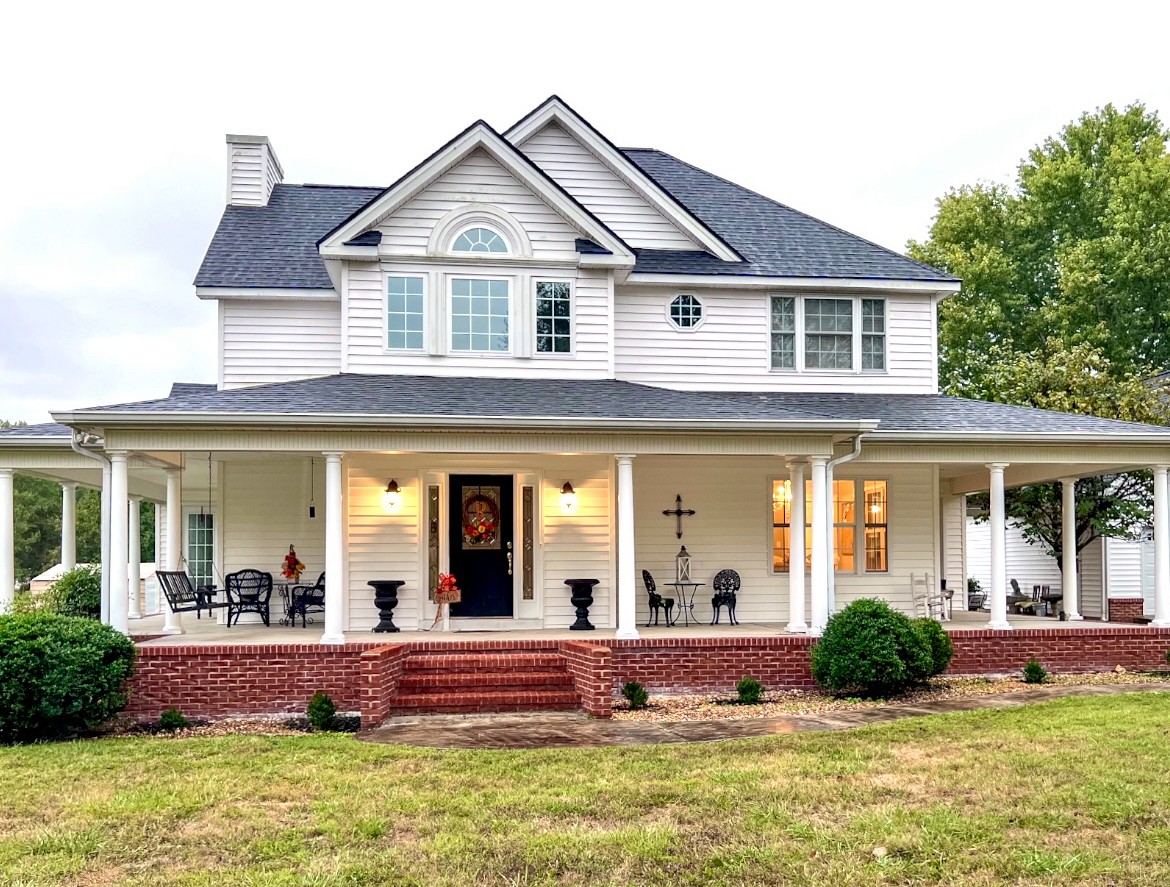 2668 Ragsdale Road Manchester, TN 37355 - Photo 1 of 32 a front view of a house with a yard