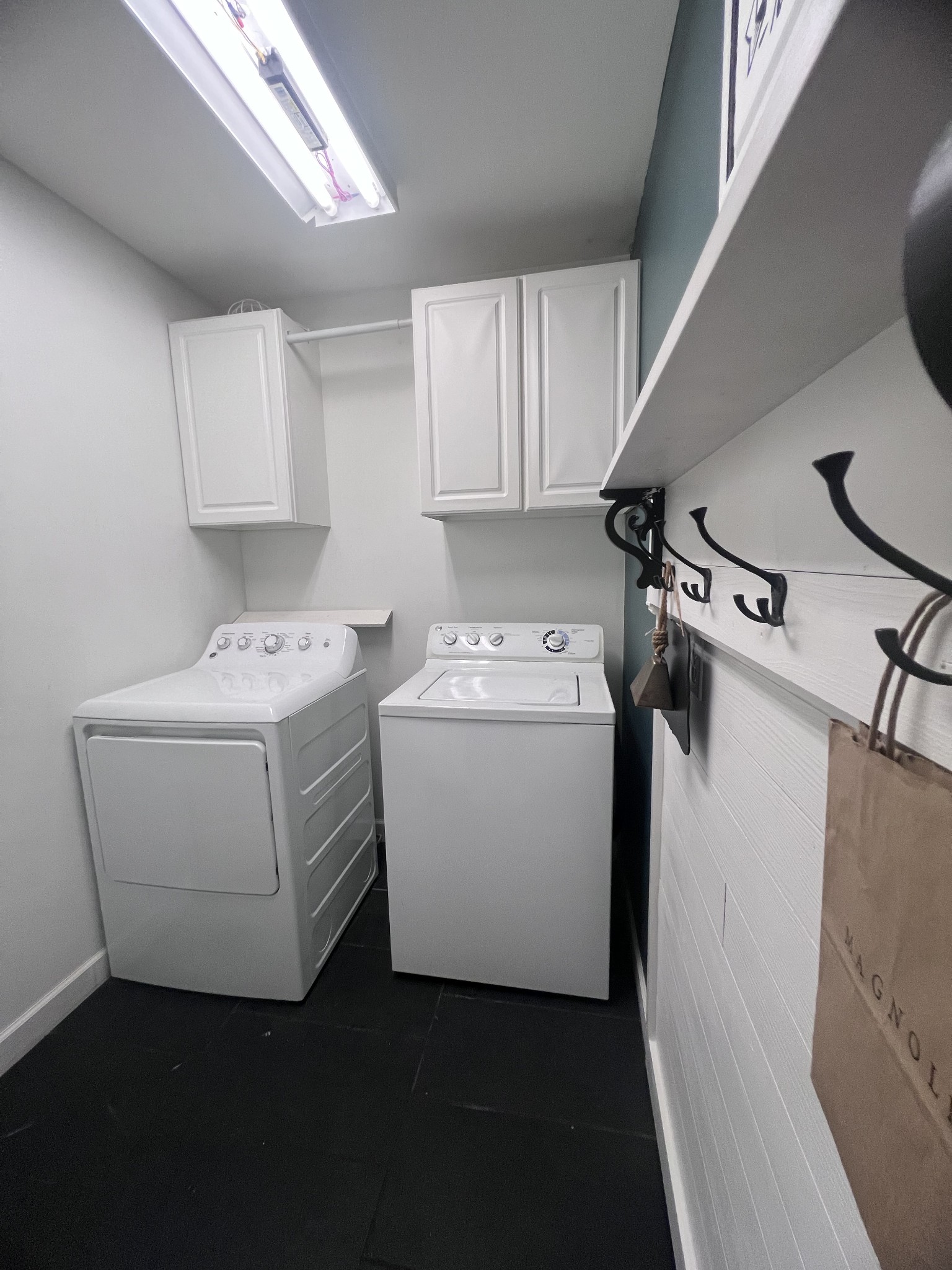2668 Ragsdale Road Manchester, TN 37355 - Photo 23 of 32 a utility room with dryer and washer