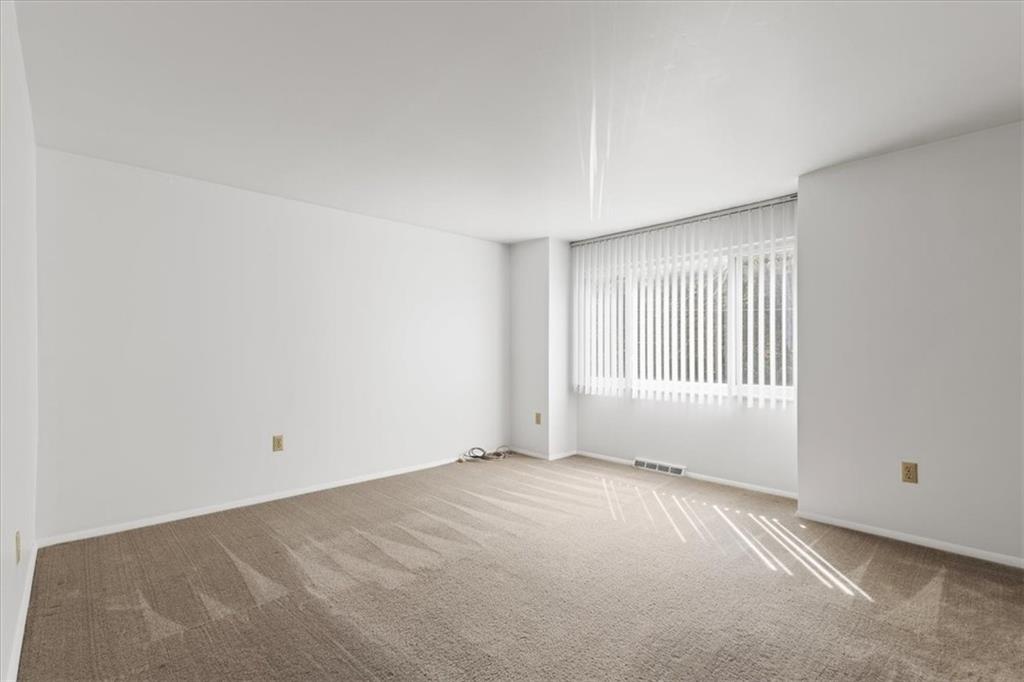 92 Seavey Road Pittsburgh, PA 15223 - Photo 4 of 25 Gallery Image 4