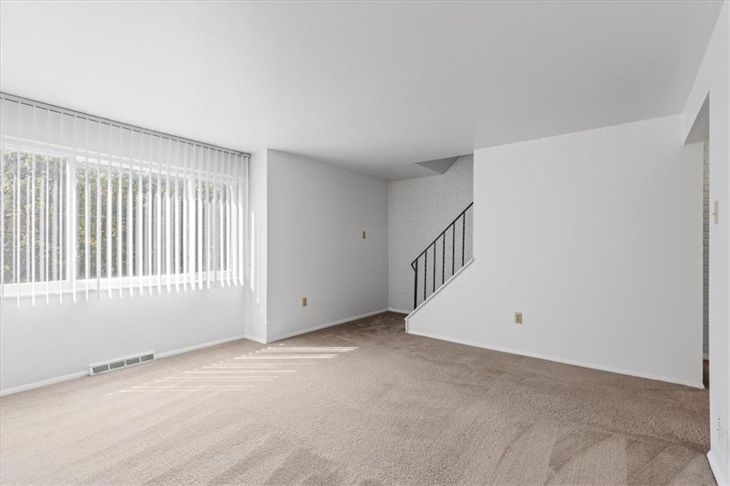 92 Seavey Road Pittsburgh, PA 15223 - Photo 6 of 25 Gallery Image 6