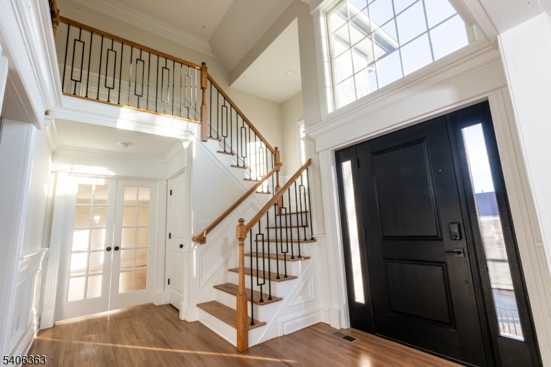 13 Sycamore Way Warren, NJ 07059 - Photo 38 of 50 a view of front door with stairs