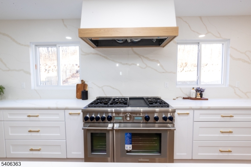 13 Sycamore Way Warren, NJ 07059 - Photo 6 of 50 a stove top oven sitting inside of a kitchen
