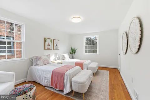 $1,095,000 | 5623 Huntington Parkway, Bethesda, MD 20817