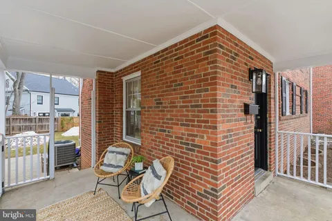 $1,095,000 | 5623 Huntington Parkway, Bethesda, MD 20817