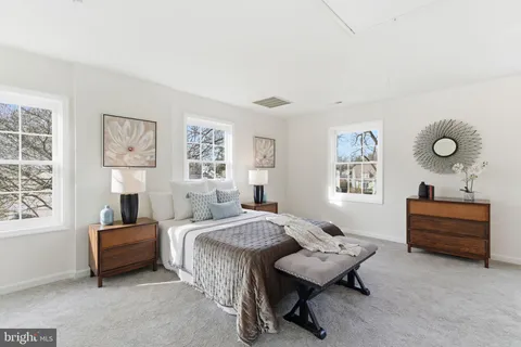 $1,095,000 | 5623 Huntington Parkway, Bethesda, MD 20817