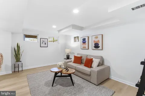 $1,095,000 | 5623 Huntington Parkway, Bethesda, MD 20817