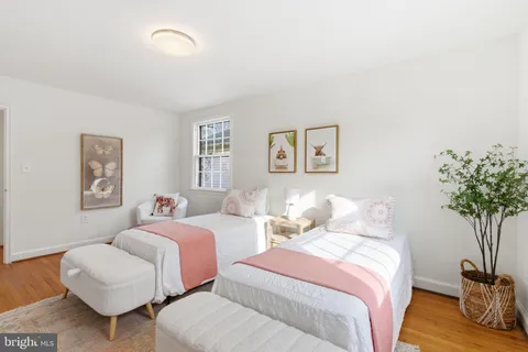 $1,095,000 | 5623 Huntington Parkway, Bethesda, MD 20817