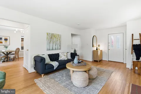 $1,095,000 | 5623 Huntington Parkway, Bethesda, MD 20817