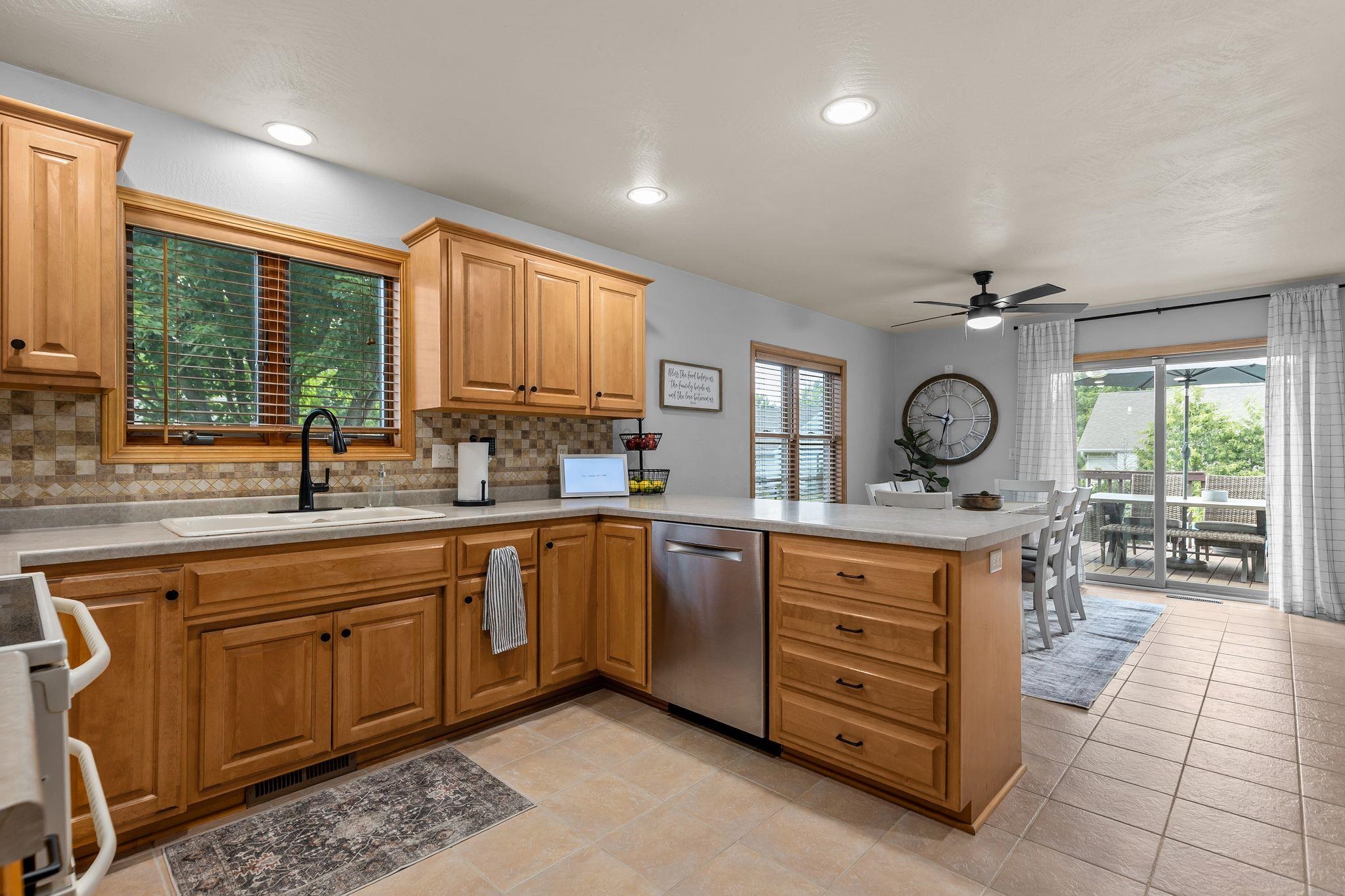 W5546 Mutzy Way Appleton, WI 54915 - Photo 10 of 66
