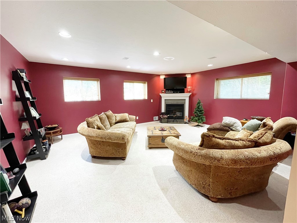 6372 Eastondale Road Cleveland, OH 44124 - Photo 13 of 25 Large Family Room