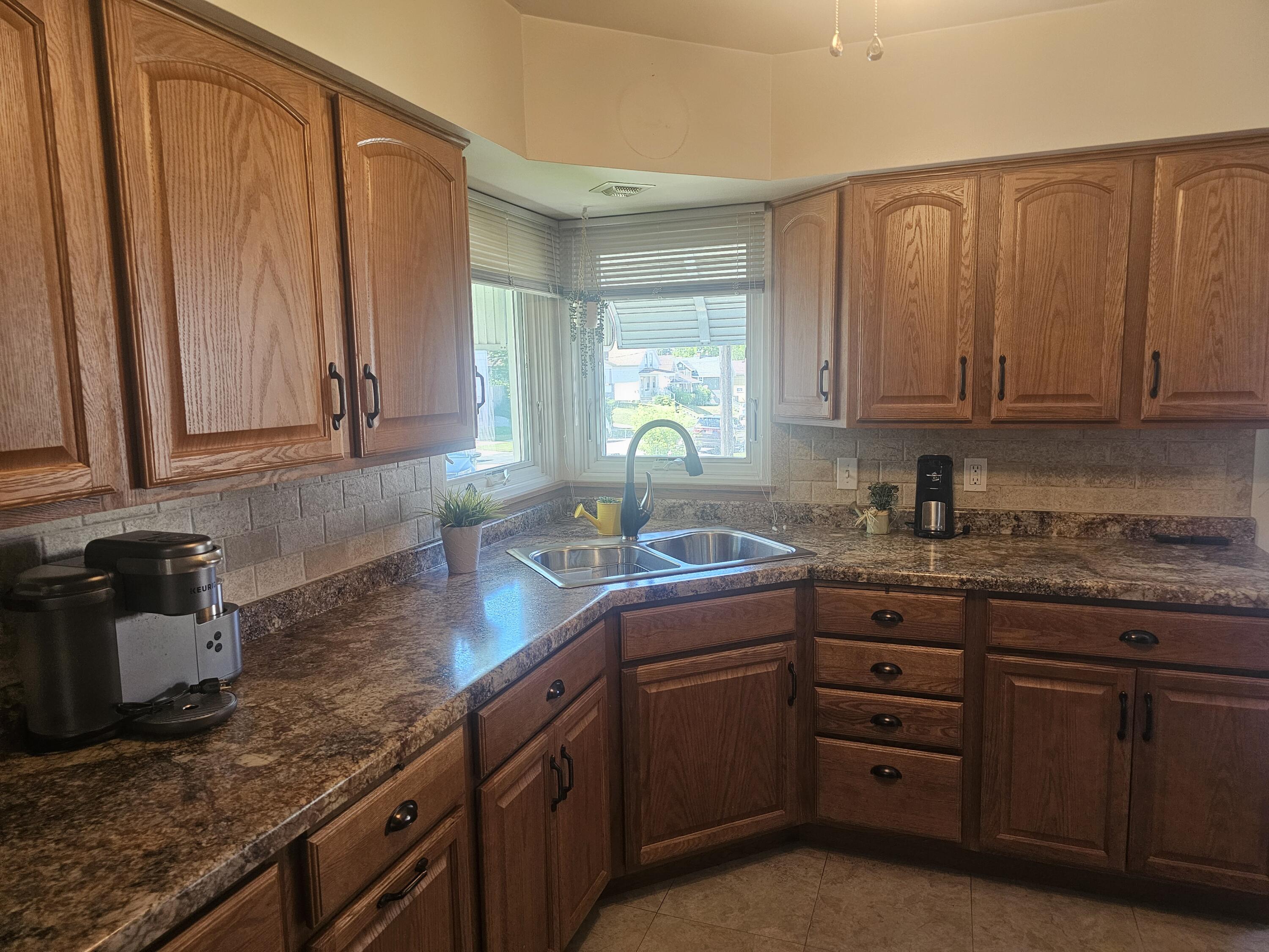 1714 Madison Street Manitowoc, WI 54220 - Photo 2 of 24 20260623_155205