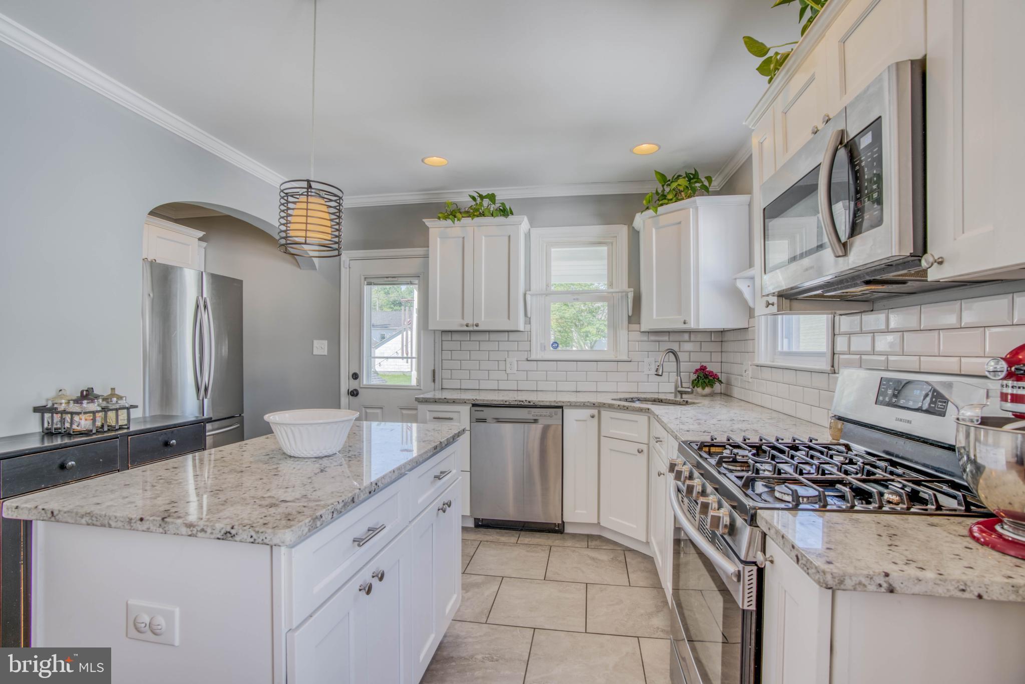 Fabulous gourmet kitchen with granite & stainless!