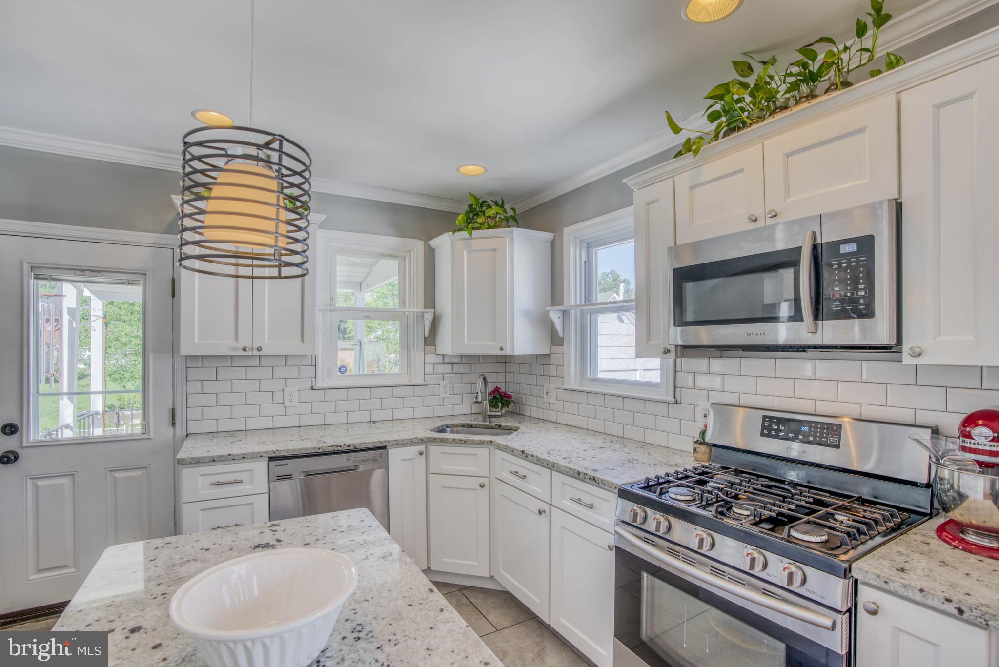 Kitchen island, gas cooking