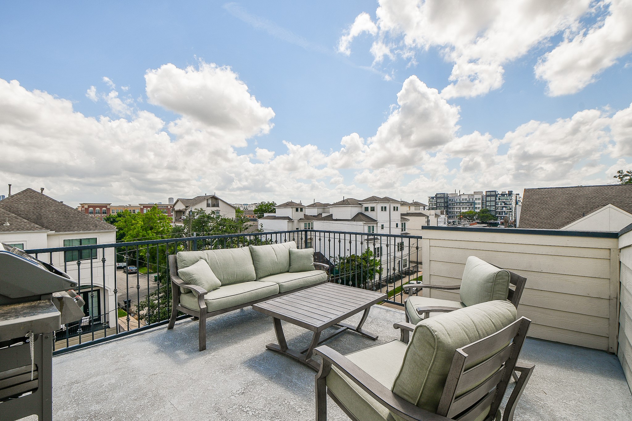1204 Fowler Street Houston, TX 77007 - Photo 22 of 25 a view of a terrace with couches