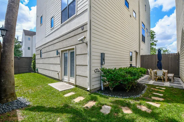 a view of backyard with a garden and plants