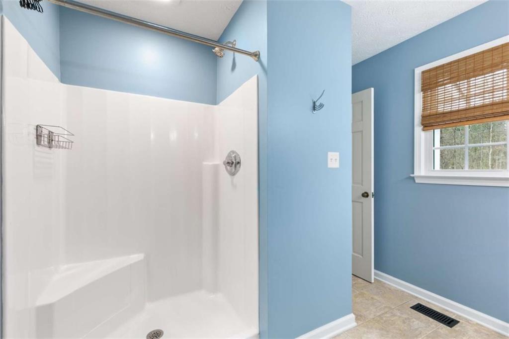 138 Adams Road Fayetteville, GA 30214 - Photo 31 of 38 a bathroom with a bathtub