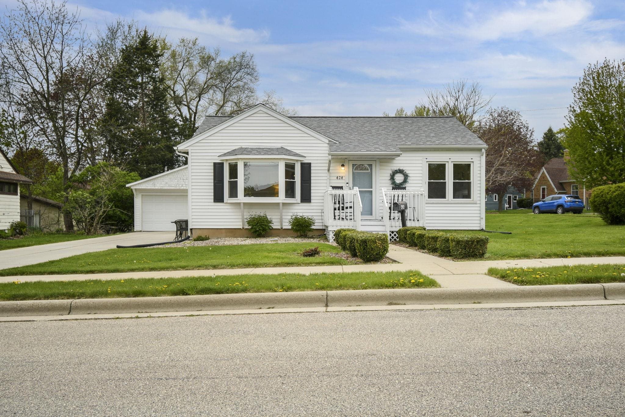 424 Martin Street Sun Prairie, WI 53590 - Photo 2 of 34