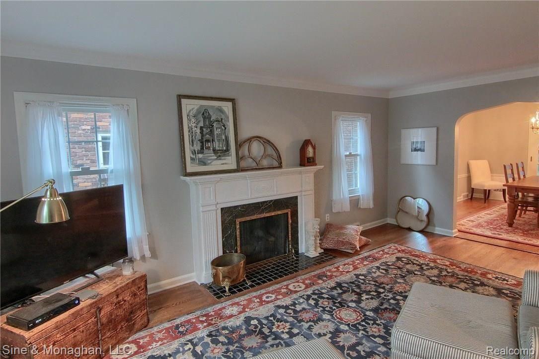304 Moran Road Grosse Pointe, MI 48236 - Photo 5 of 30 Great_Room_2nd_View.jpg