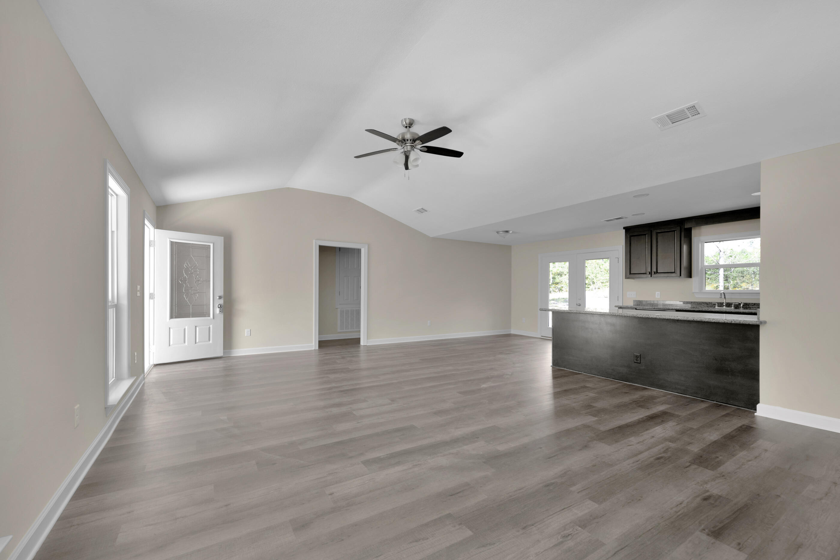 10004 American Farms Road Milton, FL 32583 - Photo 4 of 17 Gallery Image 4