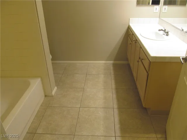 $1,570 | 5250 South Rainbow Boulevard, Unit 2104, Las Vegas, NV 89118