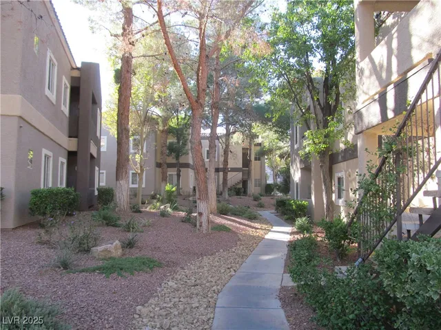 $1,570 | 5250 South Rainbow Boulevard, Unit 2104, Las Vegas, NV 89118