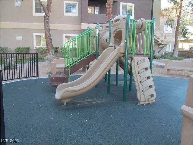 $1,570 | 5250 South Rainbow Boulevard, Unit 2104, Las Vegas, NV 89118