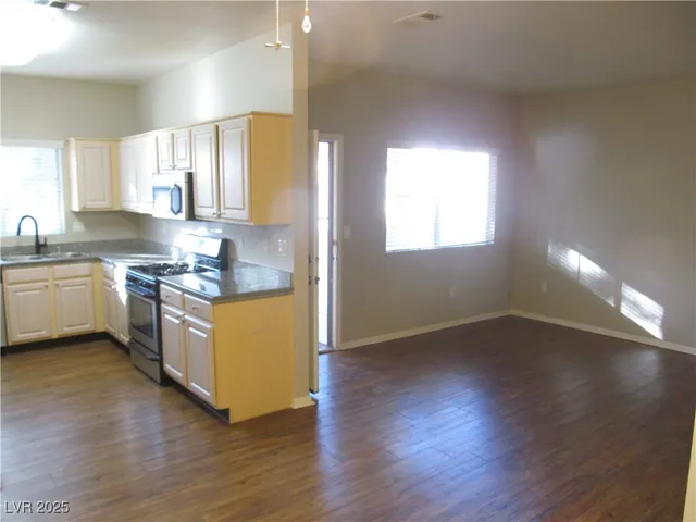 $1,570 | 5250 South Rainbow Boulevard, Unit 2104, Las Vegas, NV 89118