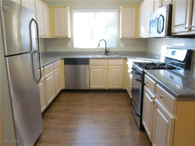 $1,570 | 5250 South Rainbow Boulevard, Unit 2104, Las Vegas, NV 89118