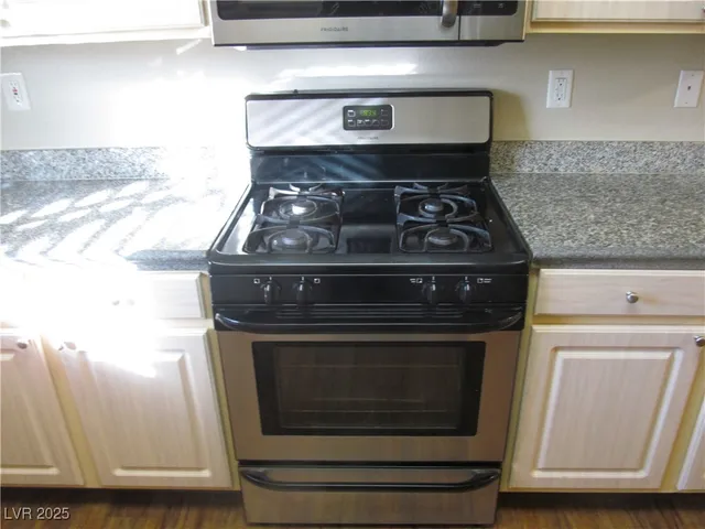 $1,570 | 5250 South Rainbow Boulevard, Unit 2104, Las Vegas, NV 89118