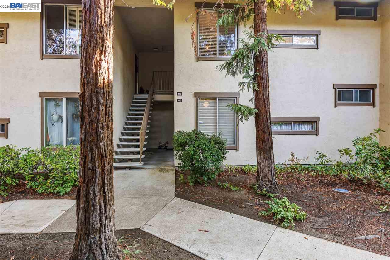 2734 Oak Road, Unit 110 Walnut Creek, CA 94597 - Photo 2 of 23