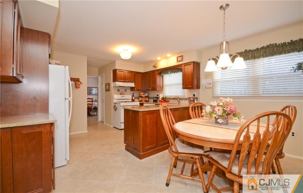 21 Oak Tree Road Monmouth Junction, NJ 08852 - Photo 5 of 20 Gallery Image 5