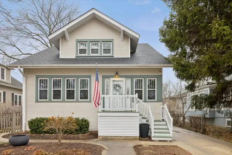 $775,000 | 406 South Evergreen Avenue, Arlington Heights, IL 60005