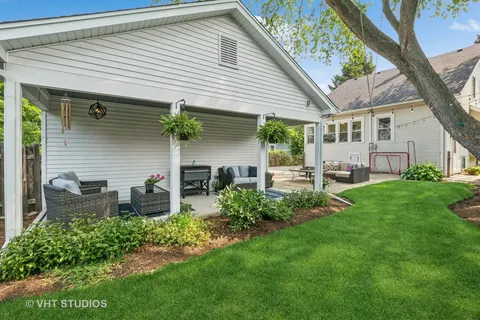 a view of a house with backyard and sitting area