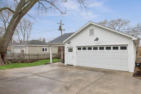 $775,000 | 406 South Evergreen Avenue, Arlington Heights, IL 60005